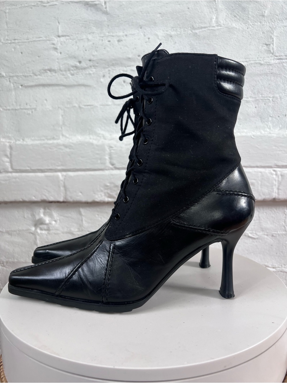 Stuart Weitzman Lace Up Pointy Toe Boots Black Granny Size 7 - Picture 3 of 13